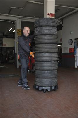3036 WIEL EN BANDEN TRANSPORTER
