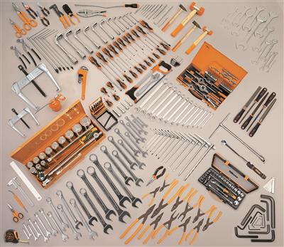 5910VI/3-COMPOSITION DE 297 OUTILS