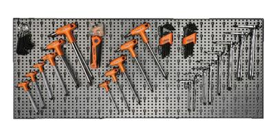 COMPOSITION DE 150 OUTILS, AVEC CROCHETS